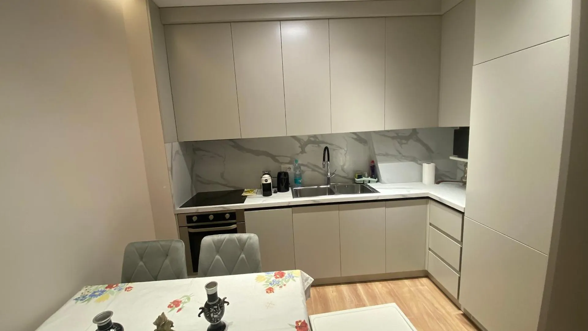 Klik Belview Center Apartment ティラナ 0*,