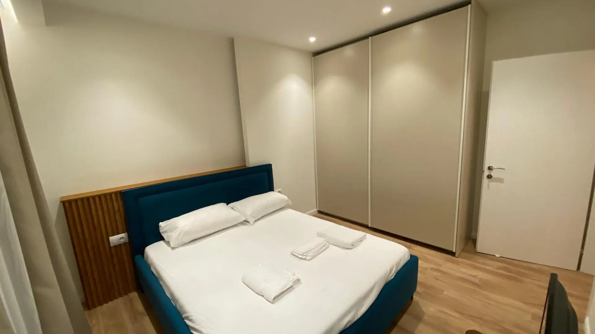 Klik Belview Center Apartment ティラナ