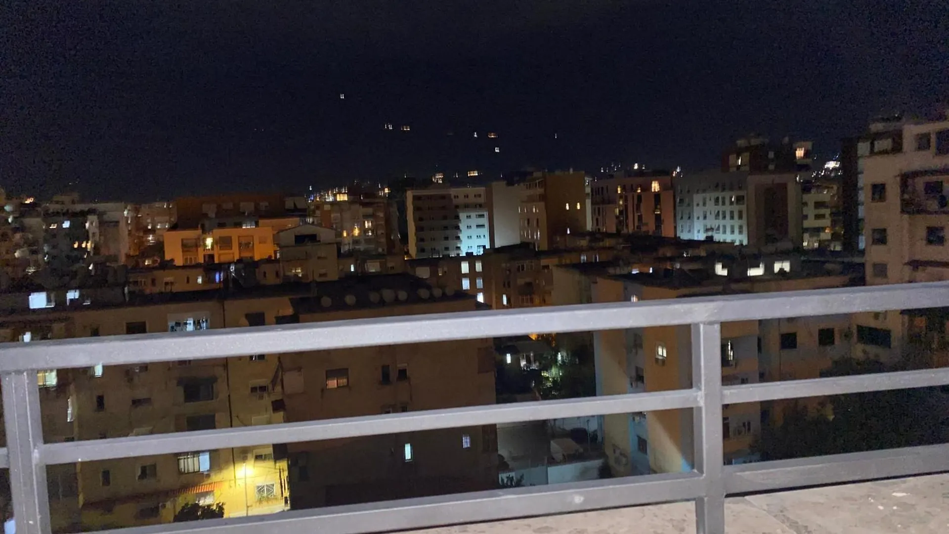 Klik Belview Center Apartment ティラナ