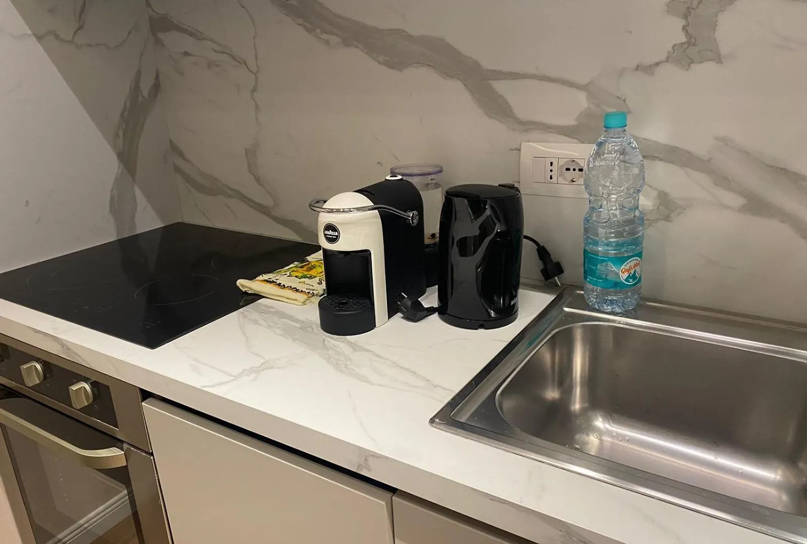 Klik Belview Center Apartment ティラナ